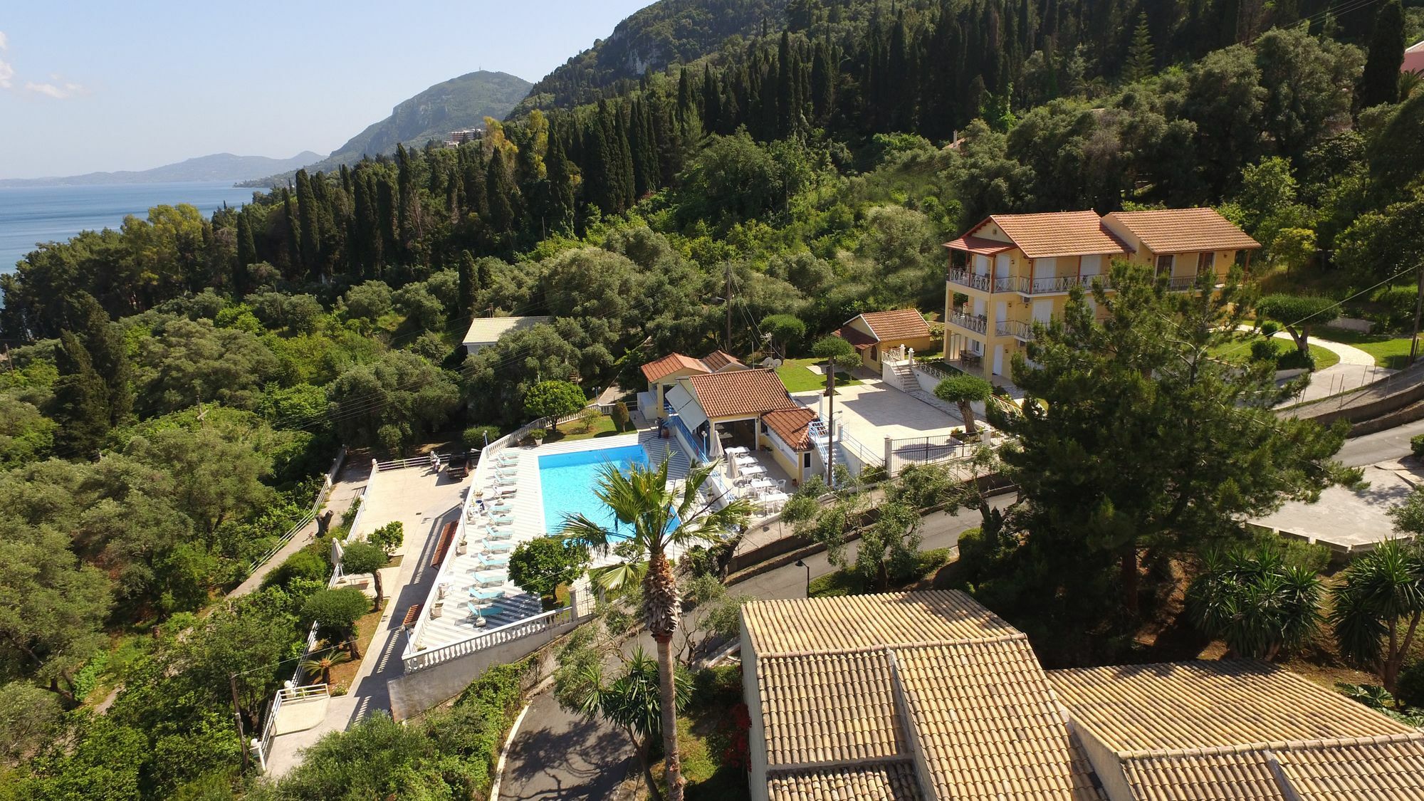 Brentanos Apartments - A - View Of Paradise Gastouri  Exteriör bild